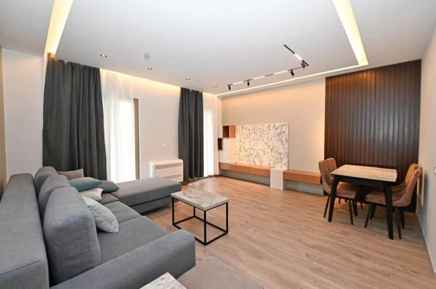 Vlore, jepet me qera apartament 2+1 , 98 m² 1.300 € 