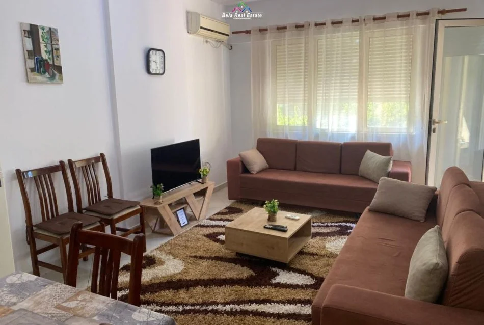 Tirane, jepet me qera apartament 1+1 Kati 3, 70 m² 500 € (Rruga Hamdi Sina)