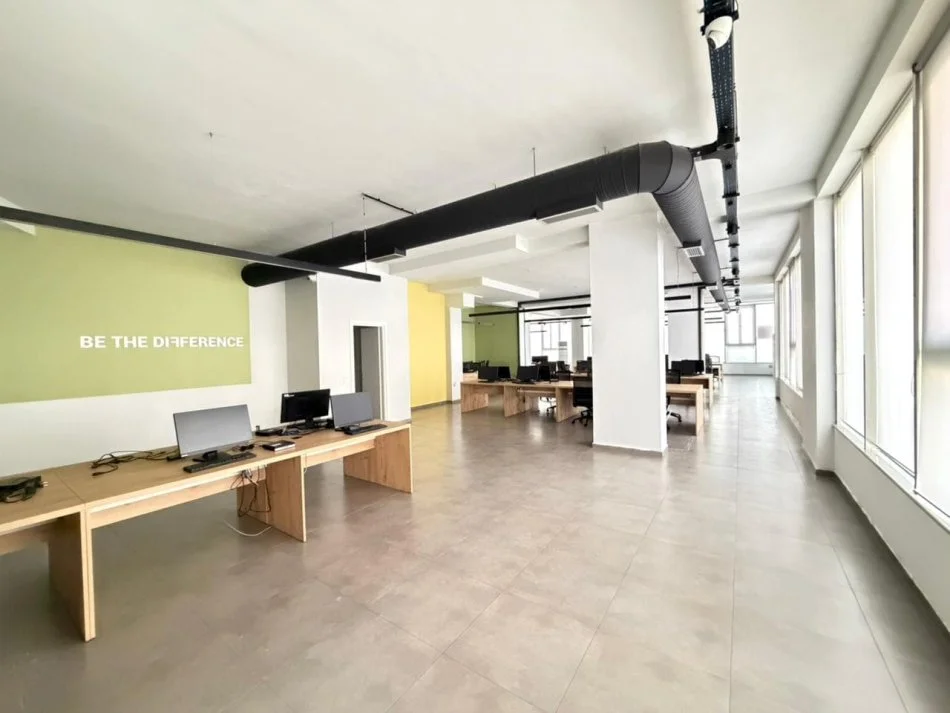 Tirane, jepet me qera zyre Kati 2, 750 m² 7.500 € (Rruga Sokrat Miho)