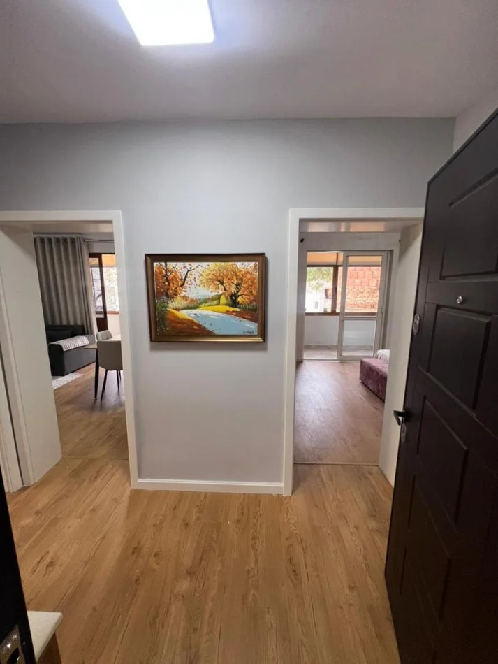 Tirane, jepet me qera apartament 2+1 Kati 3, 72 m² 990 € (Rruga Myslym Shyri)