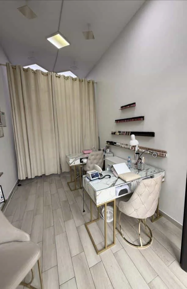 Tirane, jepet me qera dyqan Kati 0, 20 m² 470 € (21 dhjetori)