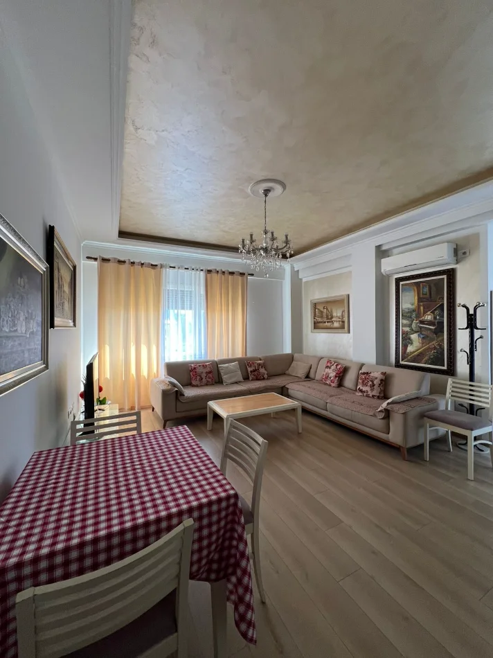 Tirane, jepet me qera apartament 1+1 , 72 m² 600 € (Rruga Frosina Plaku)