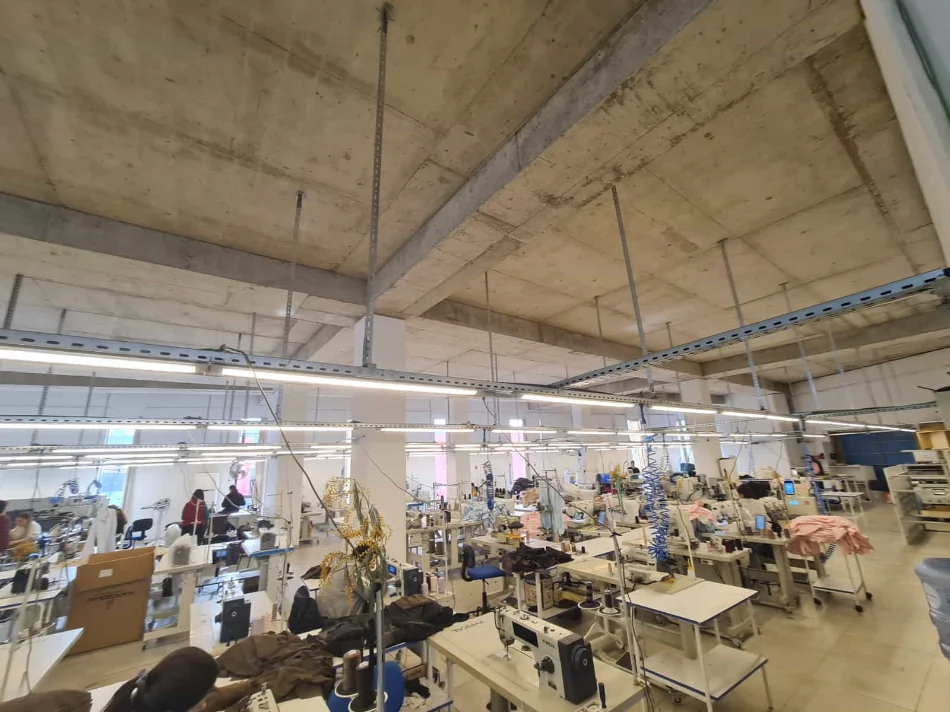 Tirane, jepet me qera zyre Kati 1, 1.100 m² 3.300 € (Rruga Koncita Konomi)