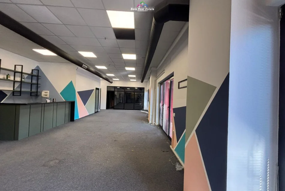 Tirane, jepet me qera zyre Kati 2, 192 m² 2.100 € (Rruga e Kavajes)