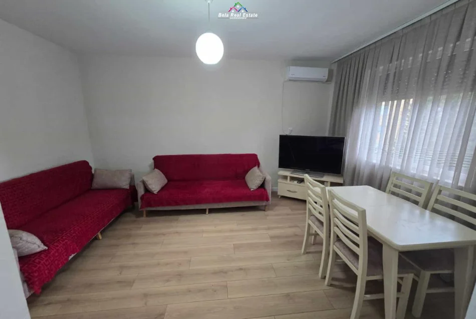 Tirane, jepet me qera apartament 1+1 Kati 3, 56 m² 450 € (Porcelan)