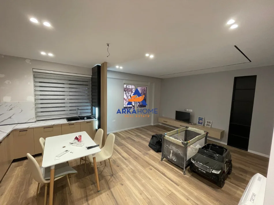 Tirane, jepet me qera apartament 1+1 Kati 1, 70 m² 600 € 