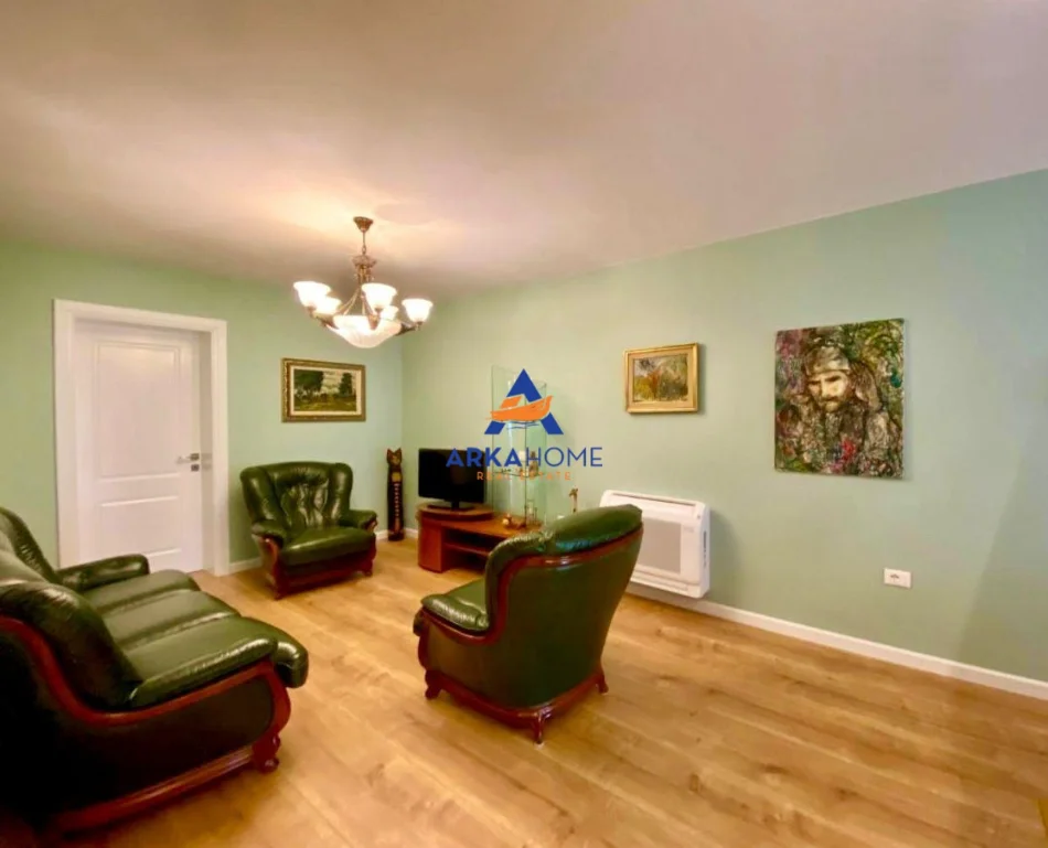 Tirane, jepet me qera apartament 2+1+Ballkon Kati 4, 100 m² 800 € 