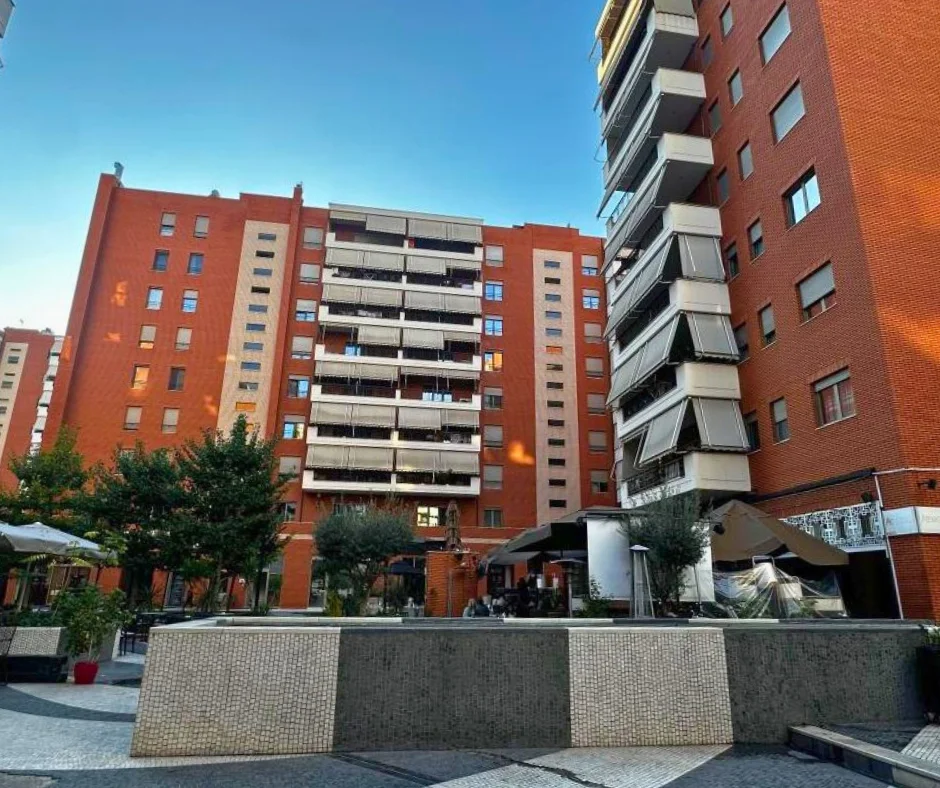 Tirane, shes apartament 3+1+Ballkon Kati 3, 176 m² 528.000 € (Kompleksi Delijorgji)