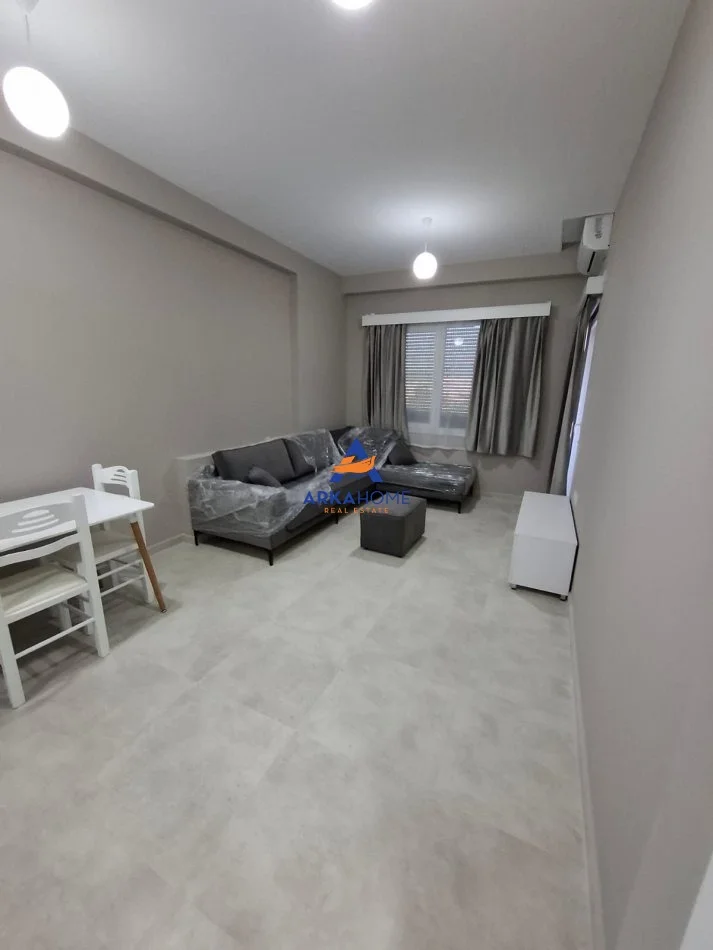 Tirane, jepet me qera apartament 1+1+Ballkon Kati 6, 60 m² 625 € 