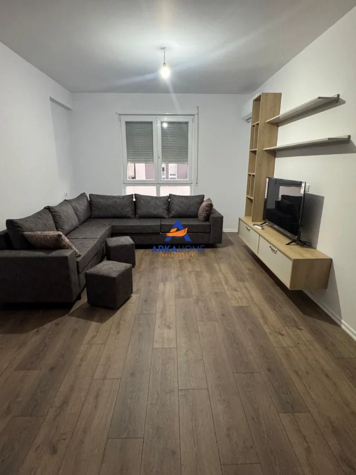 Tirane, jepet me qera apartament 2+1+Ballkon Kati 5, 100 m² 625 € 