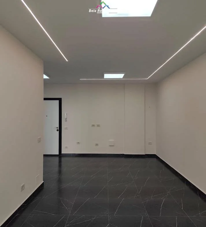 Tirane, jepet me qera zyre Kati 6, 75 m² 580 € (Rruga mine Pezza)