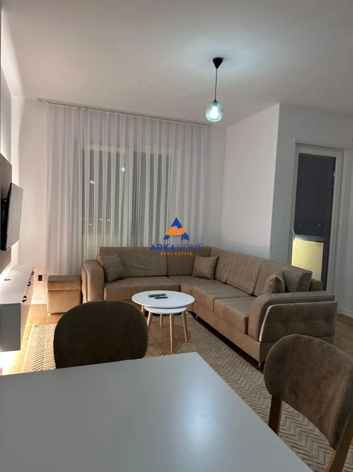 Tirane, jepet me qera apartament 1+1+Ballkon Kati 4, 65 m² 450 € 