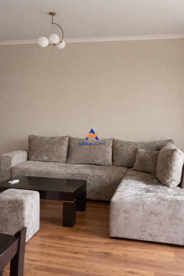 Tirane, jepet me qera apartament 2+1+Ballkon Kati 3, 94 m² 572 € 