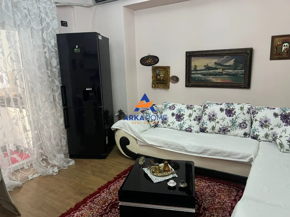 Tirane, jepet me qera apartament 2+1+Ballkon Kati 3, 85 m² 625 € 