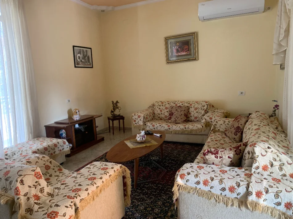 Tirane, jepet me qera Vile 2+1 Kati 2, 150 m² 520 € (Rruga Filip Shiroka)