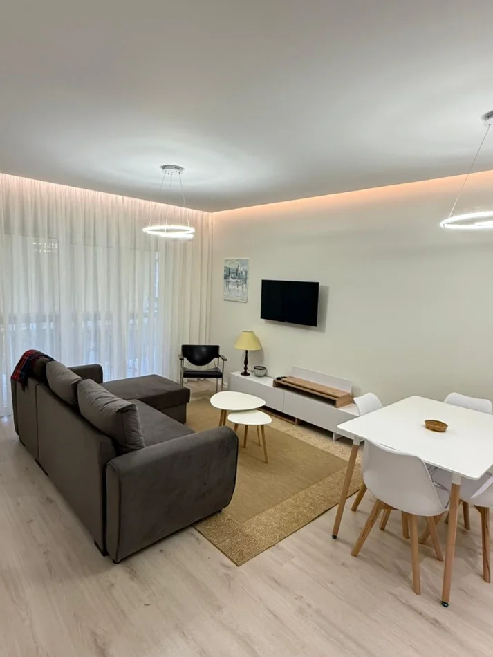 Tirane, jepet me qera 1+1 , 75 m² 750 € 