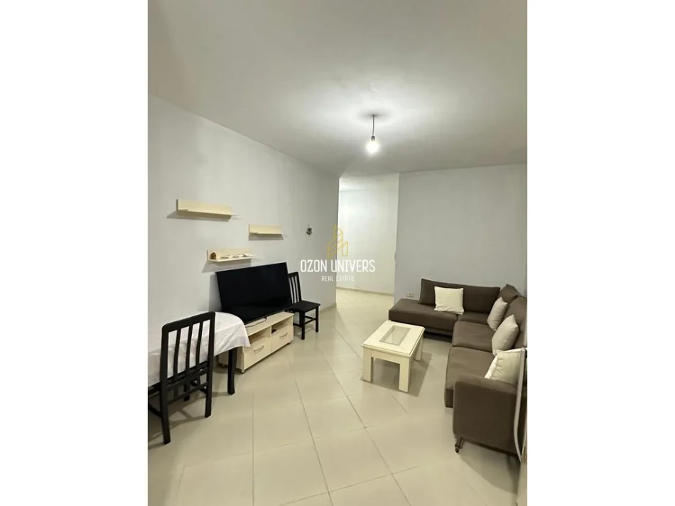 Tirane, jepet me qera apartament 1+1+Ballkon Kati 2, 60 m² 450 € (Selite)