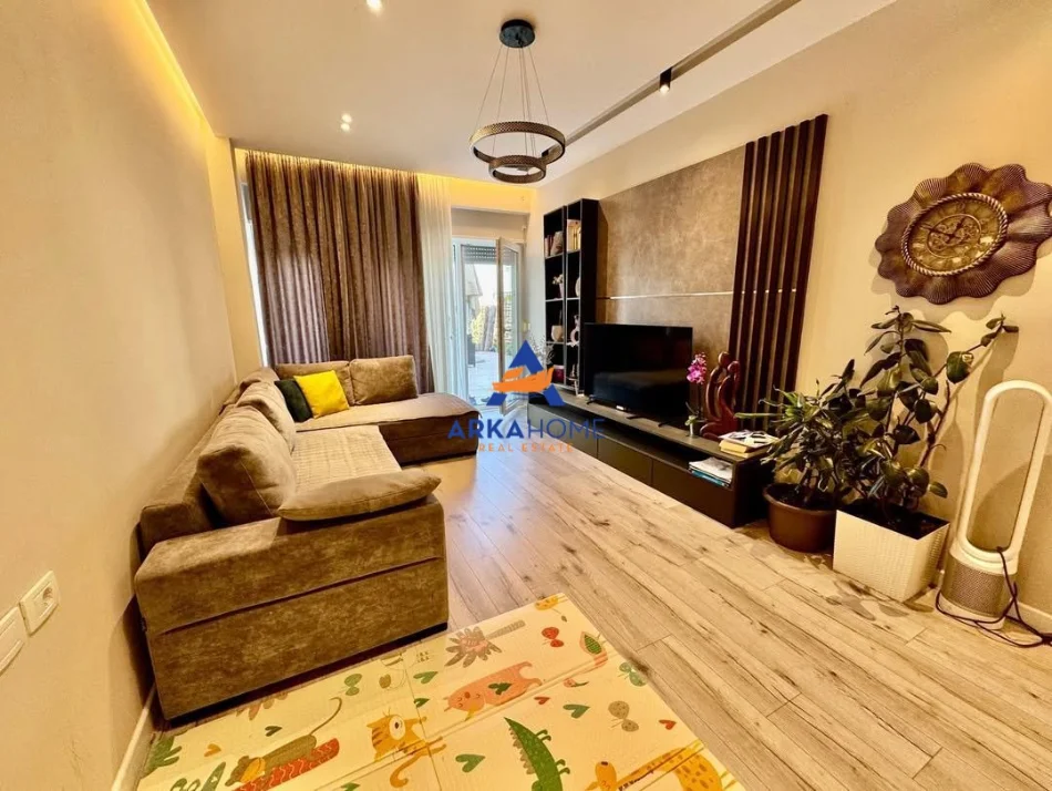 Tirane, shitet apartament 3+1+Ballkon Kati 3, 240 m² 335.000 € 