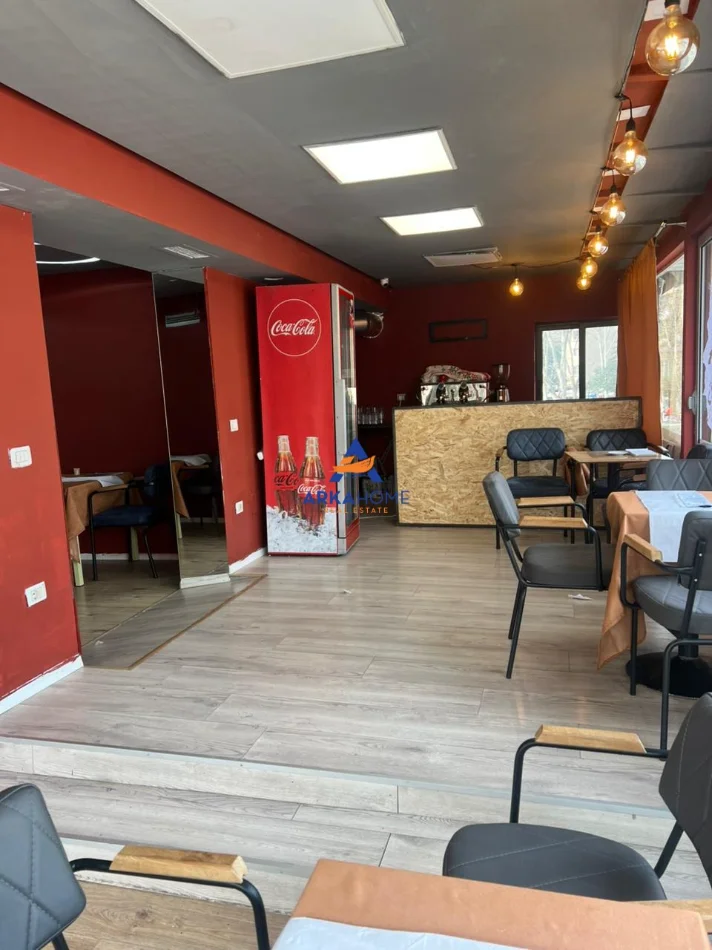Tirane, jepet me qera ambjent biznesi Kati 1, 120 m² 2.500 € 