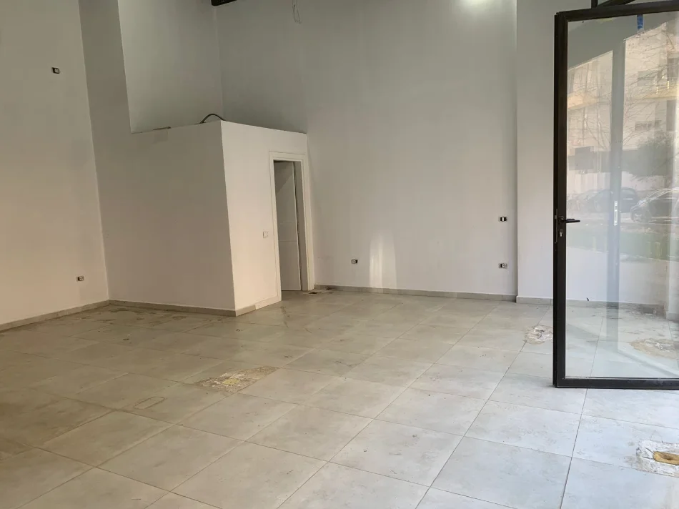 Tirane, jepet me qera ambjent biznesi Kati 0, 70 m² 800 € (Astir)