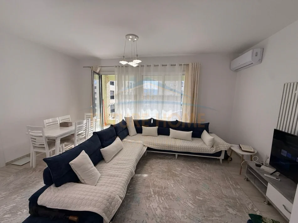 Tirane, jepet me qera apartament 2+1+Parkim, Kati 6, 107 m² 750 € (FUSHA AVIACIONIT)