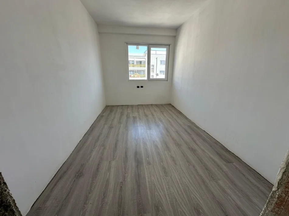 Tirane, jepet me qera zyre Kati 7, 101 m² 750 € (Laprake/Rr.Dritan Hoxha)