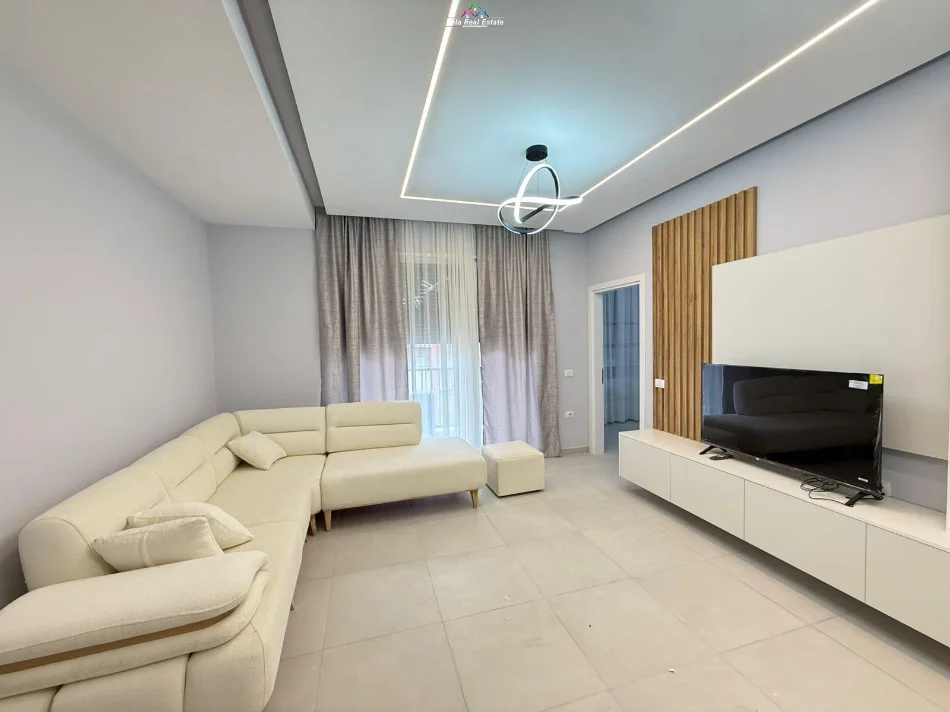 Tirane, jepet me qera apartament 2+1 Kati 5, 85 m² 630 € (Rruga 5 Maj, prane Black Stone)