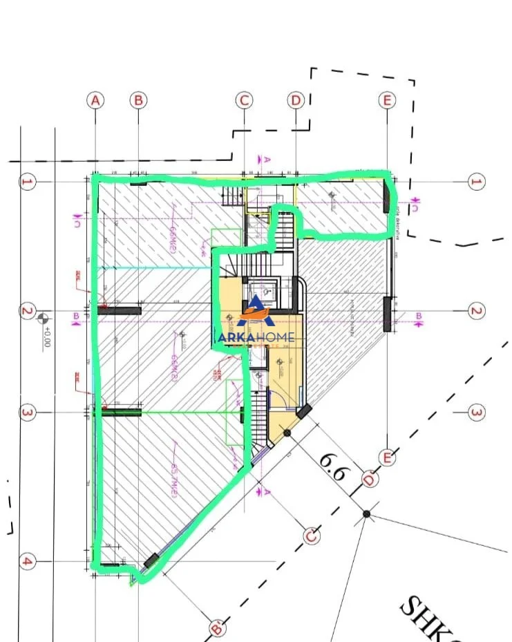 Tirane, jepet me qera ambjent biznesi Kati 0, 206 m² 2.824 € 