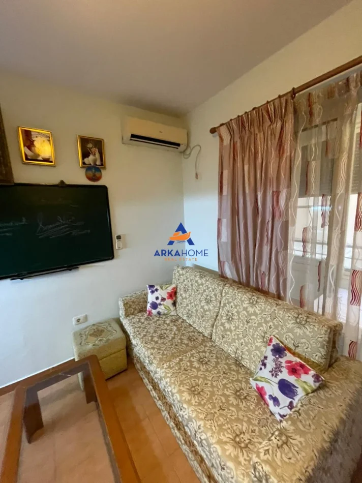 Tirane, jepet me qera apartament 1+1 Kati 2, 30 m² 313 € 