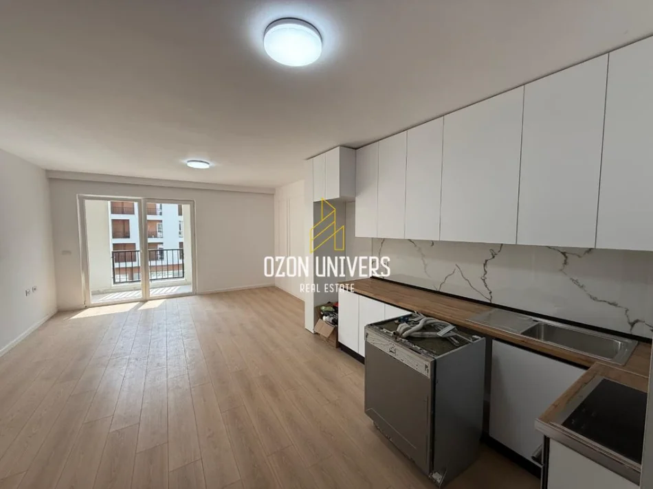 Tirane, jepet me qera apartament 2+1+Ballkon Kati 2, 128 m² 500 € (Rruga e Qelqit, Kombinat)