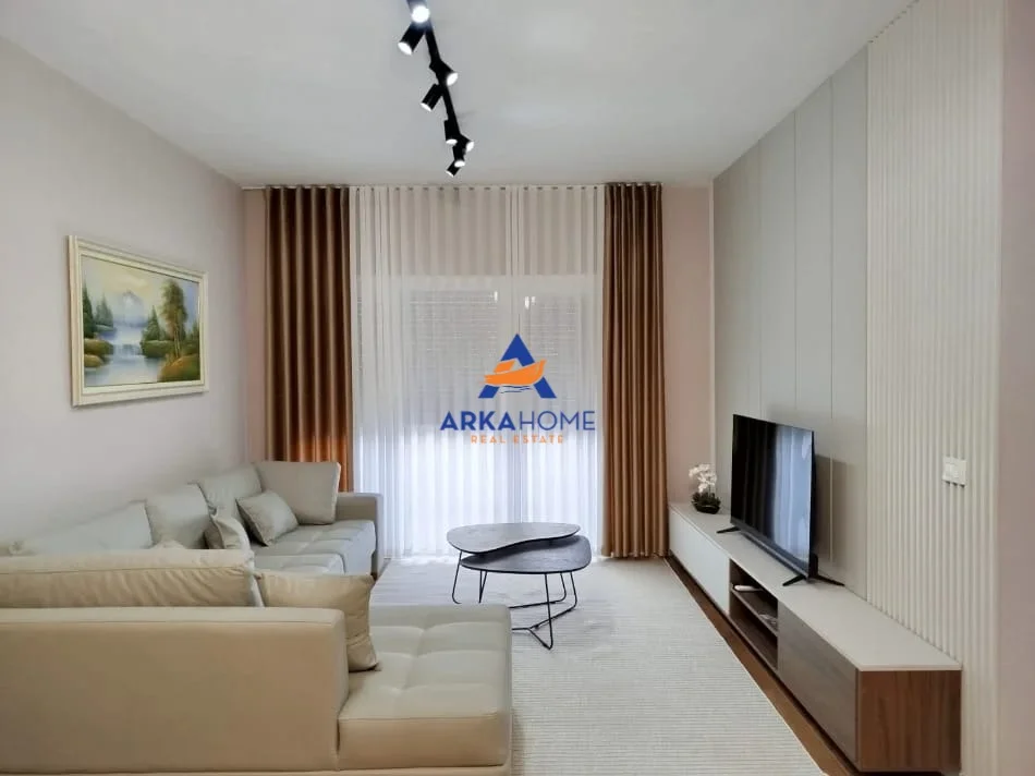 Tirane, jepet me qera apartament 1+1+Ballkon Kati 5, 80 m² 732 € 