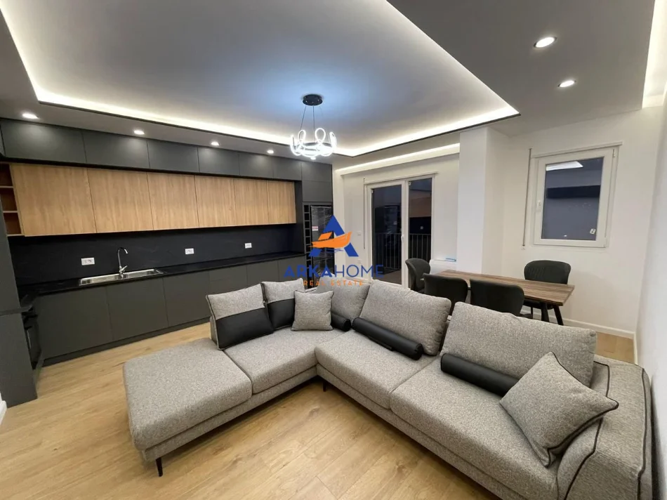 Tirane, shitet apartament 2+1+Ballkon Kati 3, 106 m² 270.000 € 