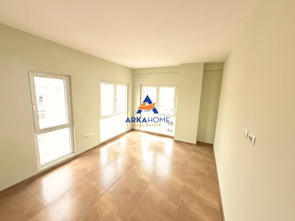 Tirane, jepet me qera apartament 2+1+Ballkon Kati 8, 85 m² 900 € 