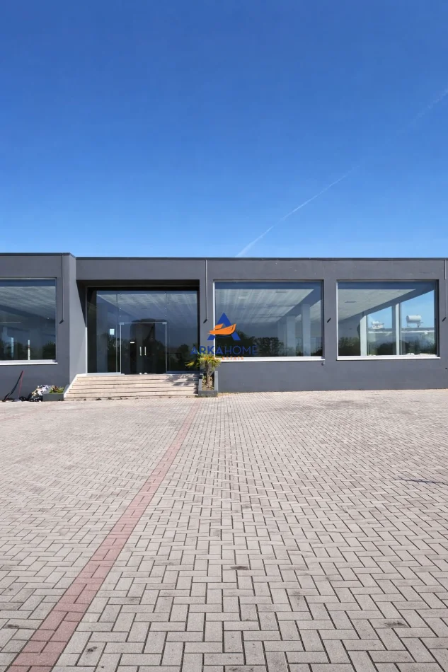 Tirane, jepet me qera magazine Kati 0, 3.000 m² 3700 €