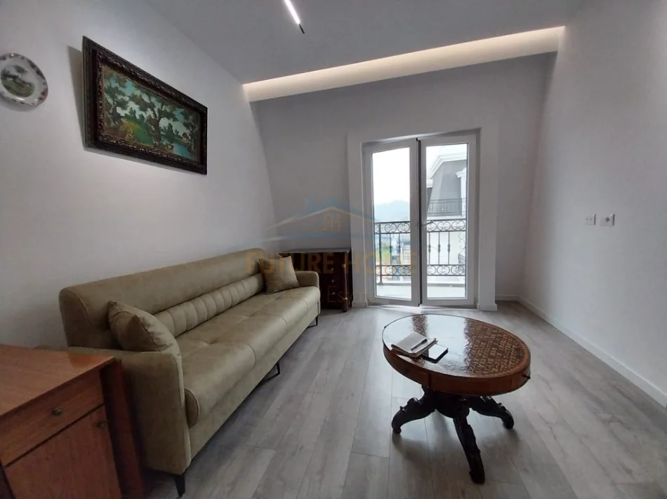 Tirane, jepet me qera apartament 1+1 Kati 4, 50 m² 400 € (Porta e Re, Sauk)