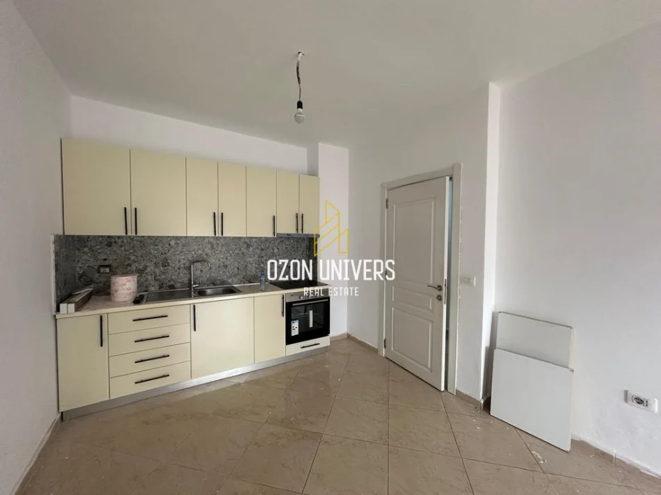 Tirane, jepet me qera apartament 1+1+Ballkon Kati 8, 65 m² 350 € (Golden Park 3)