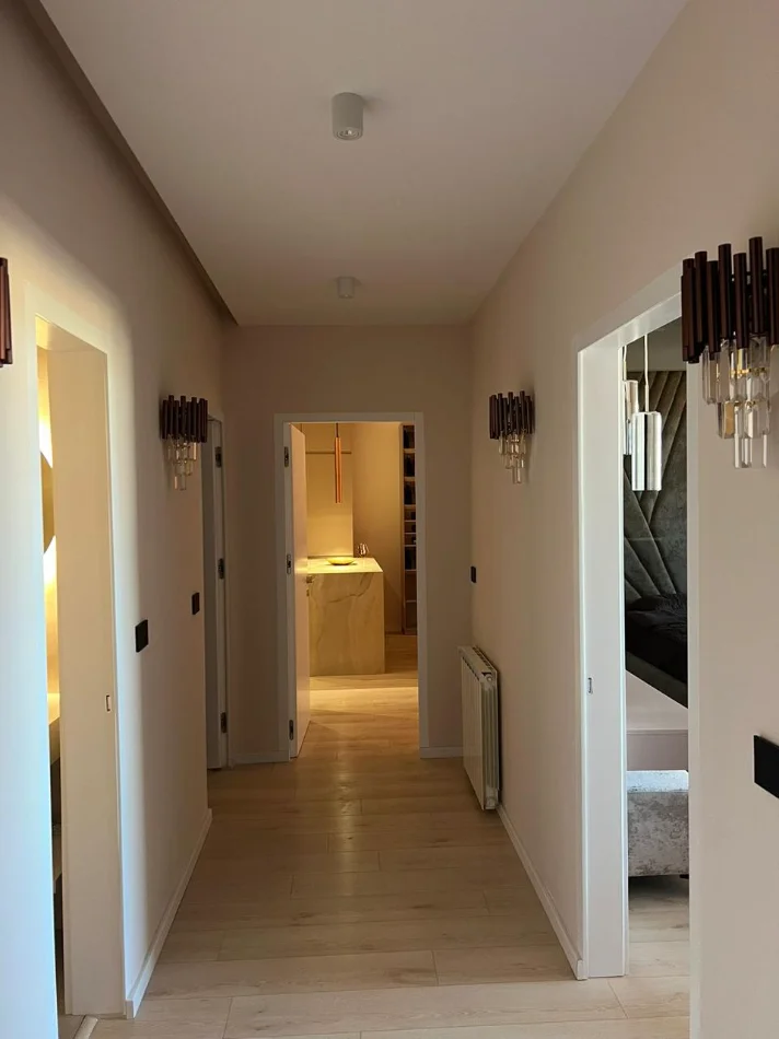 Tirane, shitet apartament 2+1+Ballkon Kati 9, 115 m² 455.000 € (bllok)