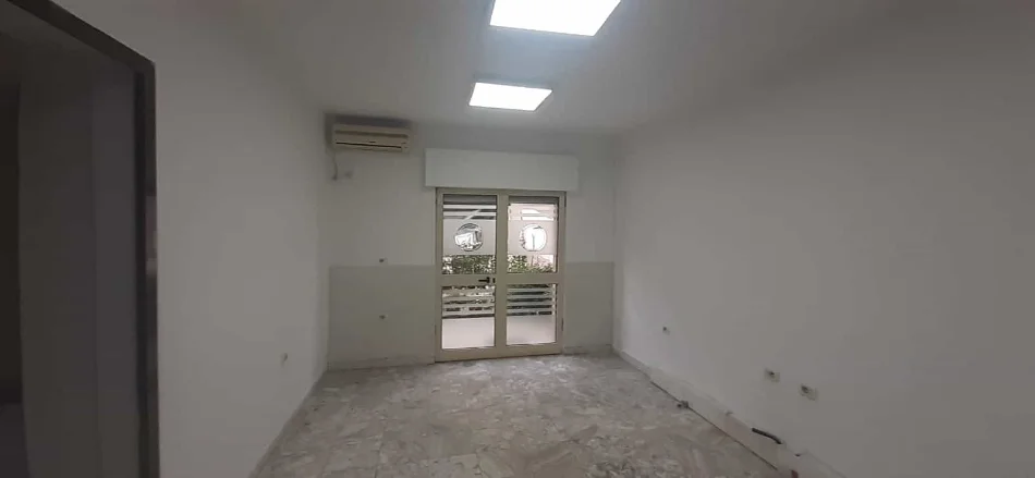 Tirane, jepet me qera zyre Kati 0, 50 m² 550 € (Rruga Myslym Shyri)