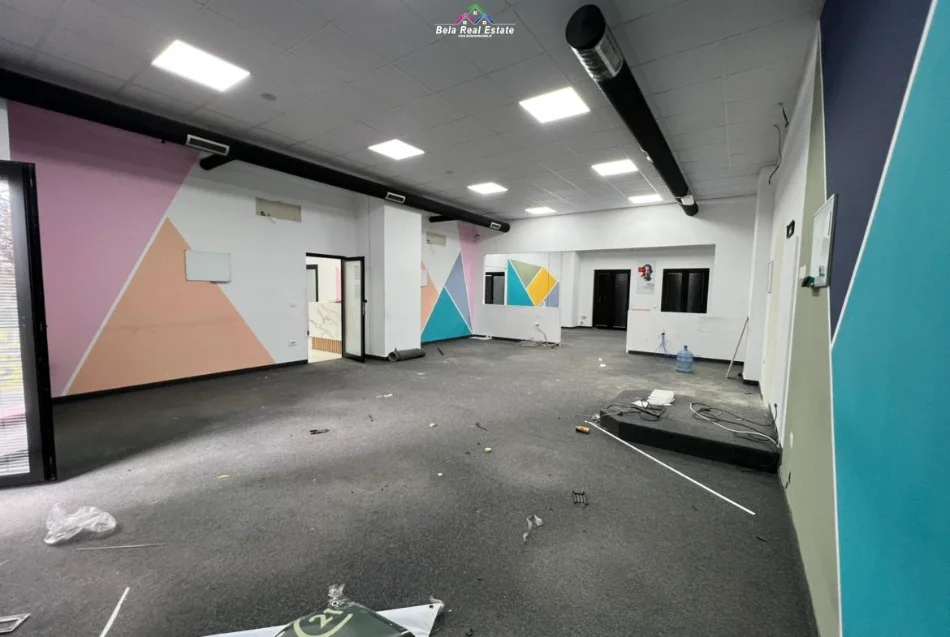 Tirane, jepet me qera zyre Kati 1, 240 m² 2.500 € (Rruga e Kavajes)
