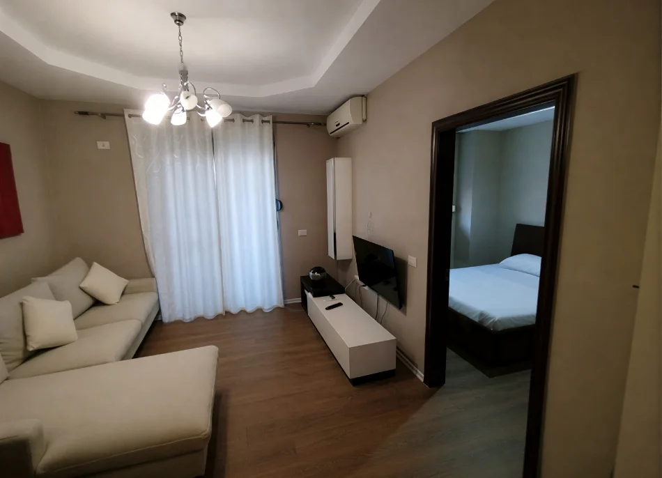 Tirane, jepet me qera apartament 1+1+Ballkon Kati 6, 68 m² 450 € (Yzberisht)