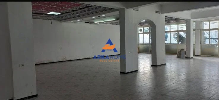 Tirane, jepet me qera magazine Kati 0, 220 m² 900 € 