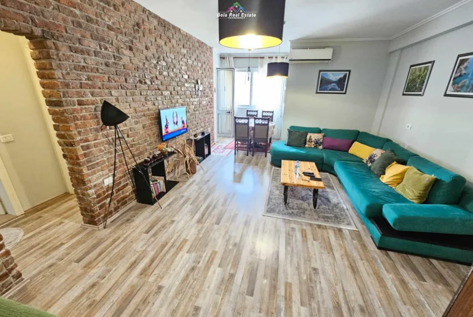 Tirane, jepet me qera apartament 1+1+Ballkon Kati 4, 600 € (Selvia)