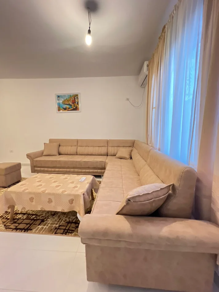 Tirane, jepet me qera apartament 1+1+Ballkon Kati 2, 83 m² 350 € 