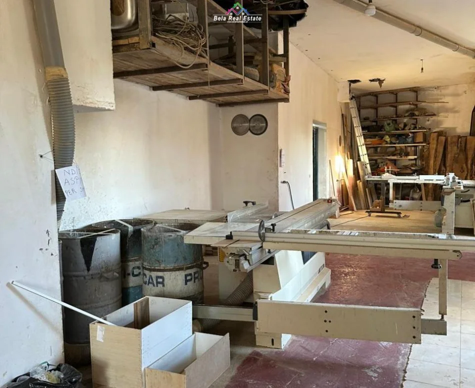 Tirane, jepet me qera magazine Kati 0, 330 m² 1.050 € (Rruga Veli Deli)