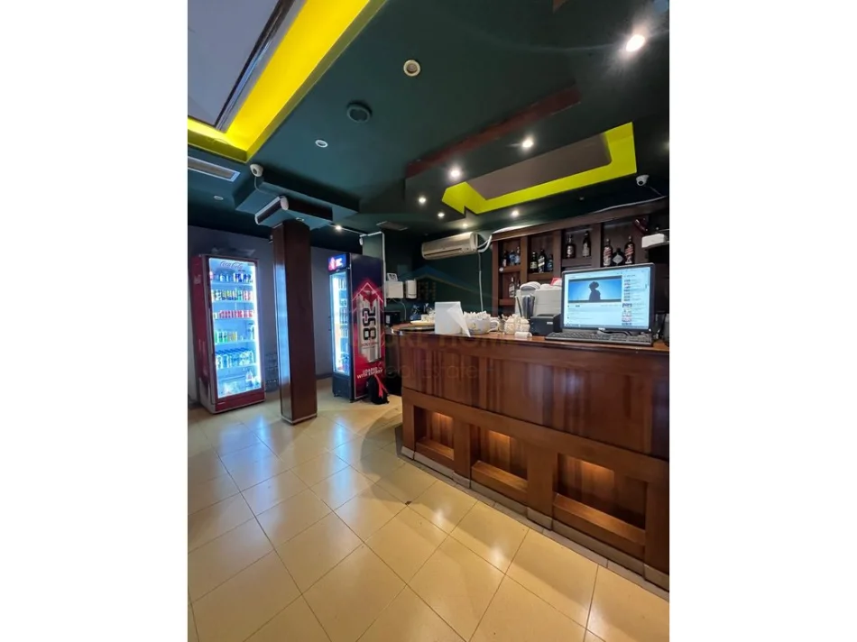 Tirane, jepet me qera ambjent biznesi Kati 1, 180 m² 1.200 € (Rruga e Kavajes)