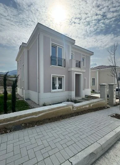 Tirane, shitet Vile 3 Katshe , 352 m² 1.050.000 € 