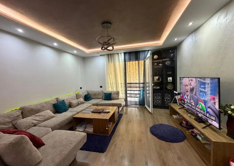 Tirane, shitet apartament 2+1+Ballkon Kati 2, 100 m² 300.000 € 