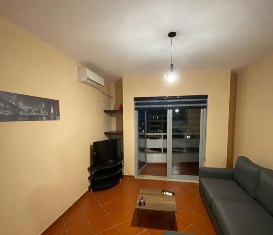 Tirane, jepet me qera apartament 1+1 Kati 9, 56 m² 590 € (Bulevardi Bajram Curri)