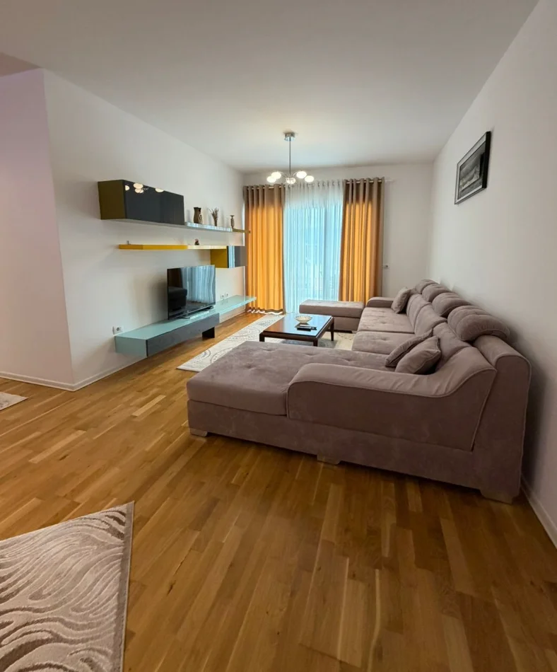 Tirane, jepet me qera apartament 2+1 , 95 m² 900 € 