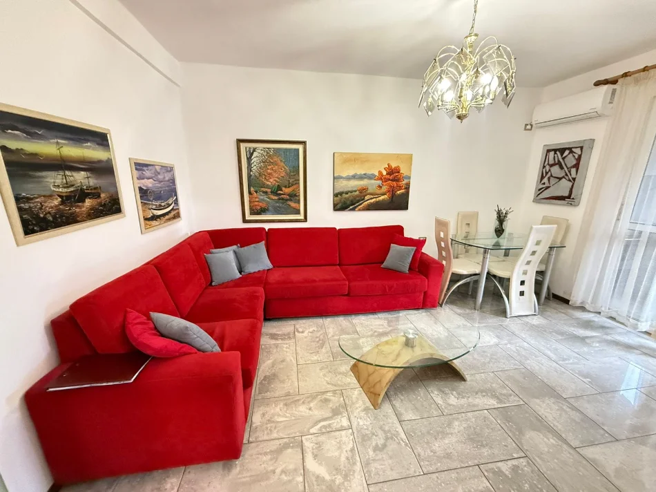 Tirane, jepet me qera 2+1 ,